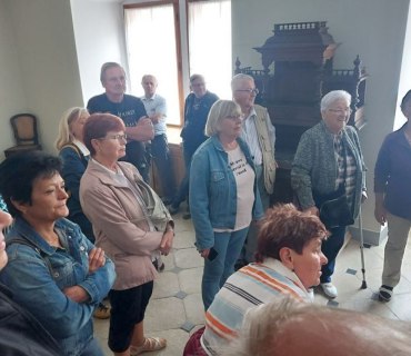 Výlet seniorů na zámek Zákupy a do sklarny Pačinek v Kunraticích u Cvikova 14.9.2023