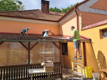 Oprava klubovny v Janovicích po silné bouřce 3.6.2025