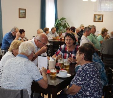 Výlet seniorů na zámek Doudleby nad Orlicí 16.9.2021