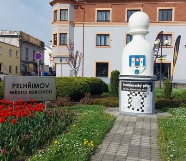 Výlet seniorů do Pelhřimova, Lipnice nad Sázavou a Číhošti 12.5.2022
