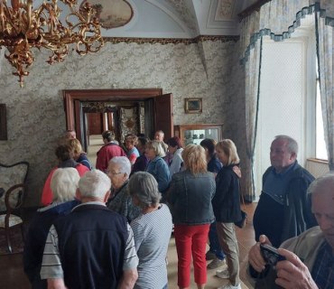 Výlet seniorů na zámek Zákupy a do sklarny Pačinek v Kunraticích u Cvikova 14.9.2023