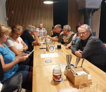 Výlet seniorů na zámek Zákupy a do sklarny Pačinek v Kunraticích u Cvikova 14.9.2023
