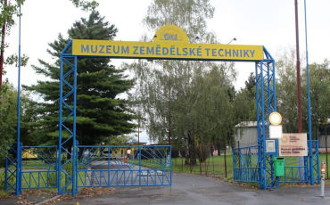 Výlet seniorů do muzea v Čáslav, zámek Žleby a zahradnictví Starkl 15.9.2022