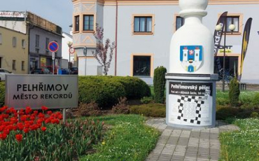 Výlet seniorů do Pelhřimova, Lipnice nad Sázavou a Číhošti 12.5.2022